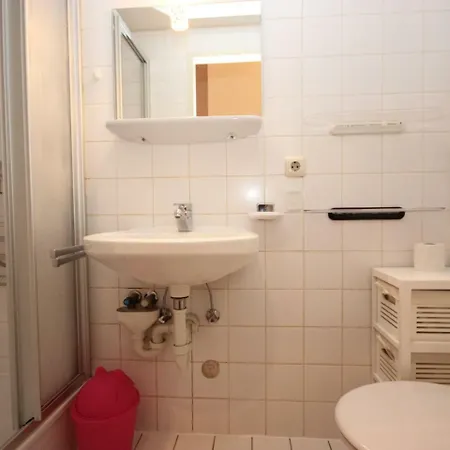 Apartment Studio Glasmalerei-4 *